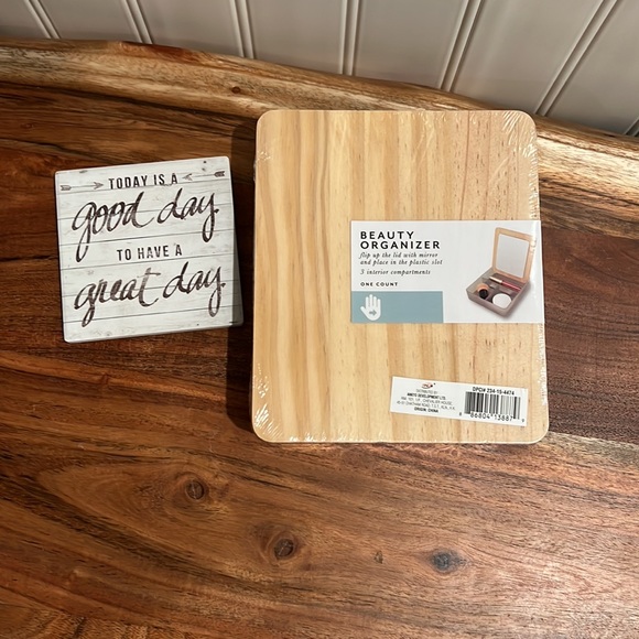 🔥Clearance- NIP Beauty Organizer with Faux Wood Mirror - Picture 9 of 12